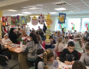 Viešojoje bibliotekoje nuotaikinga ir pavasariška Atvelykio šventė - padūkusios Velykėlės